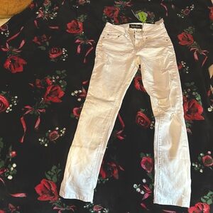 Size 1 white skinny high rise jeans from belk.